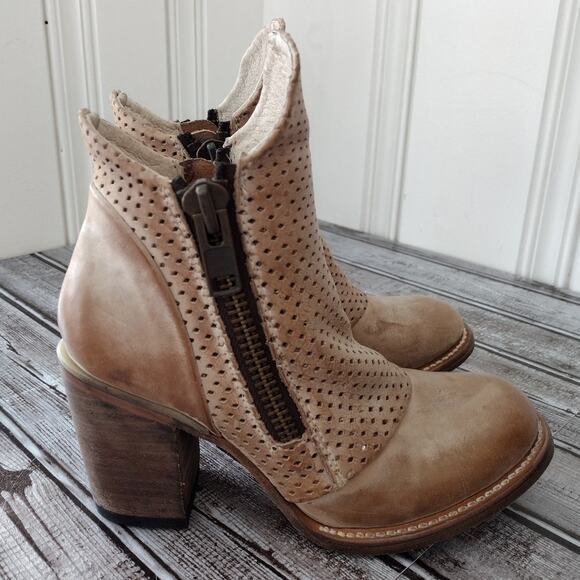 Freebird EUC!! Bowie Tan Leather Perforated Stacked Heel Zip Ankle Boots Women 6 - Picture 3 of 16